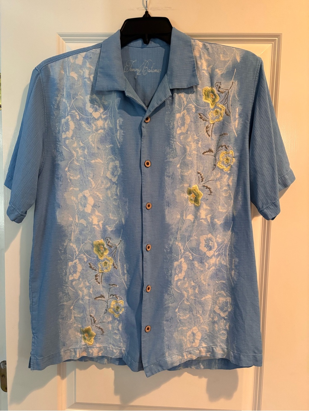Tommy Bahama 100% Silk Camp Shirt Blue Embroidered Floral Hawaiian Men’s Medium